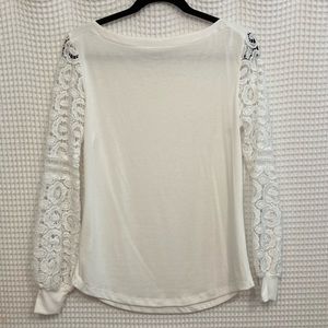 White long sleeve w/lace arms